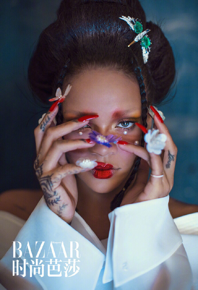 蕾哈娜（Rihanna）
唐朝造型中国风大片——出自《时尚芭莎》