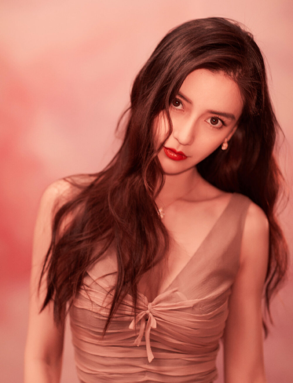 Angelababy.
美人如玉剑如虹.