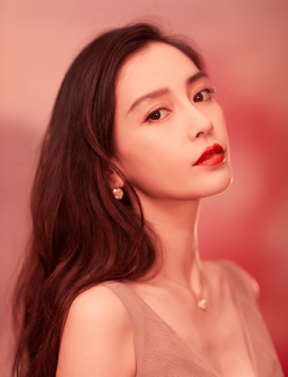 Angelababy.
美人如玉剑如虹.