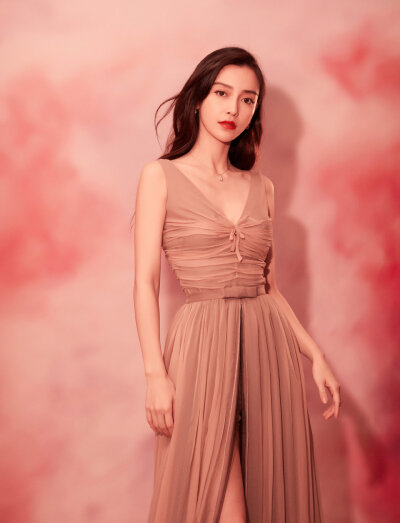 Angelababy.
美人如玉剑如虹.