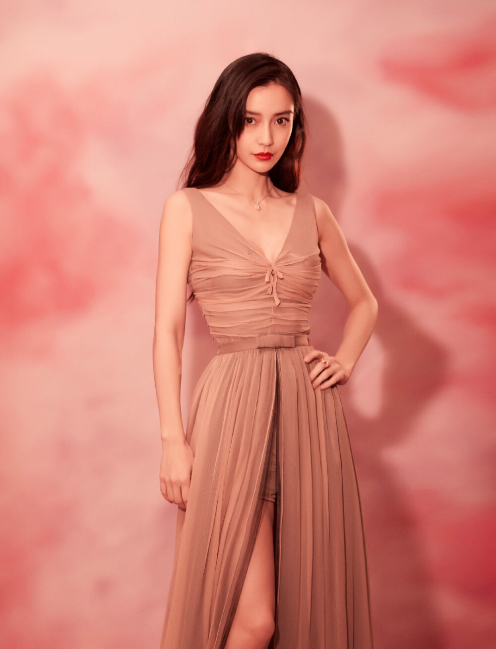 Angelababy.
美人如玉剑如虹.