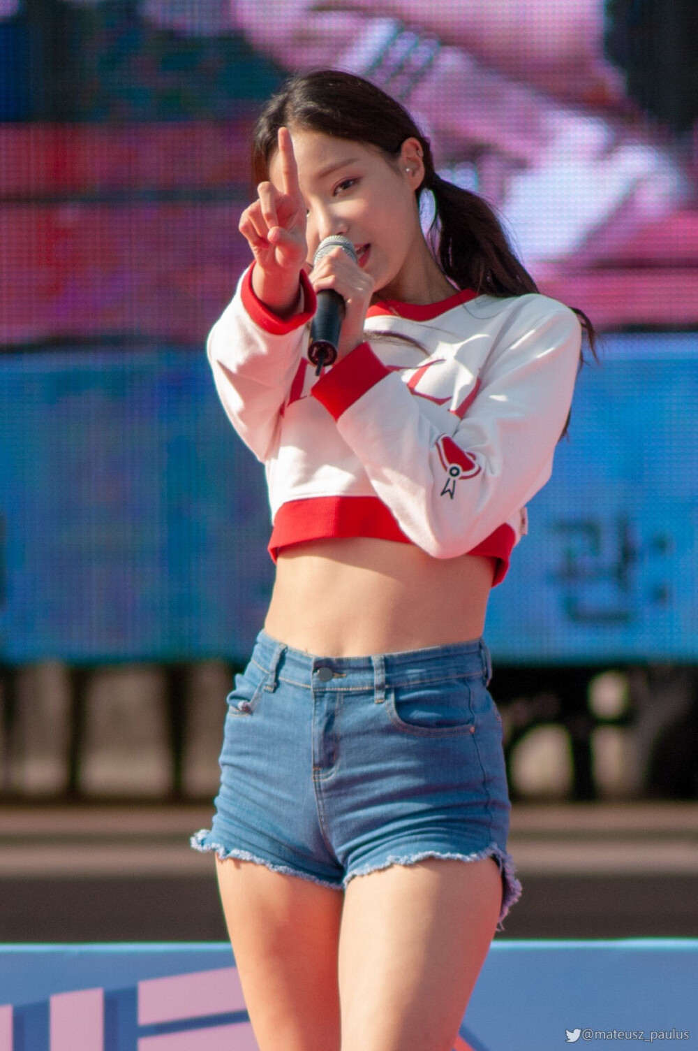 Momoland 妍雨