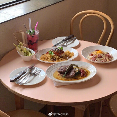 .
Shop | 淡淡的嫩粉色餐桌是我的取向狙击没错了
精致的西餐厅Woodland Steak House
优雅地点一杯香槟配上牛排和龙虾意面
地址：大邱市 ?? ??1? 33 ???