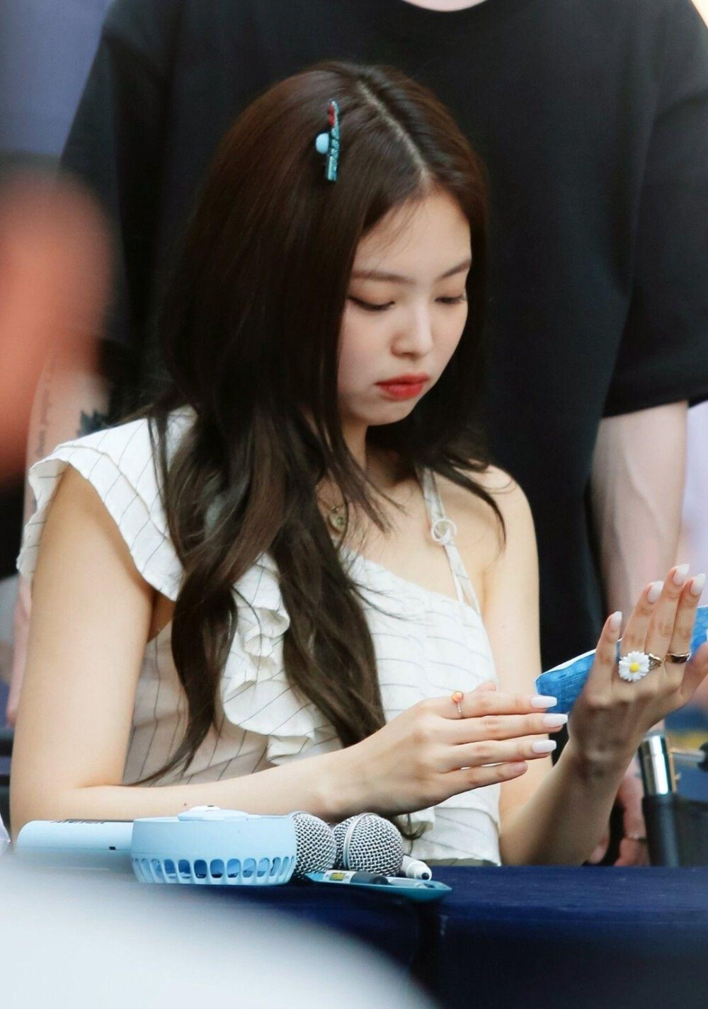 Jennie。