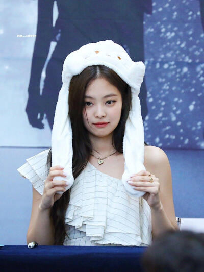 Jennie。