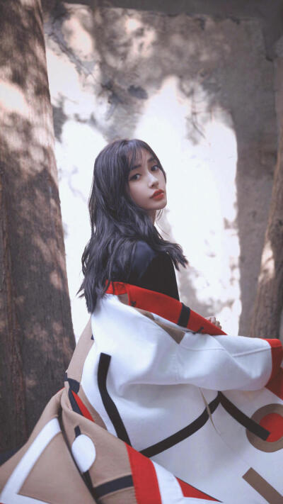 杨颖高清无水印壁纸
