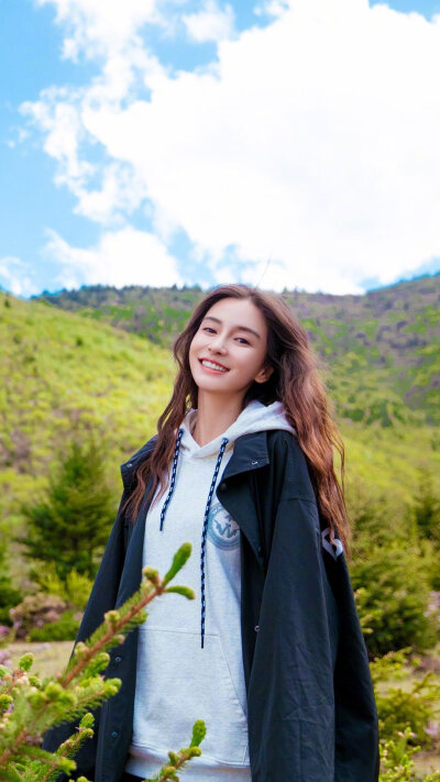 杨颖高清无水印壁纸

