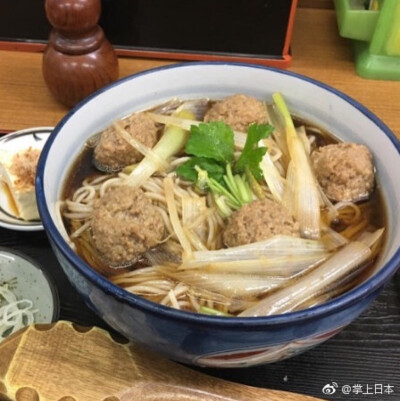 提起築地，就会想起荞麦面~日本築地附近绝品荞麦店7选：
【1】長生庵(ちょうせいあん)
【2】さらしなの里
【3】成冨(なるとみ)
【4】築地 布恒更科(ぬのつねさらしな)
【5】富士見屋
【6】築地藪そば
【7】木挽町 …