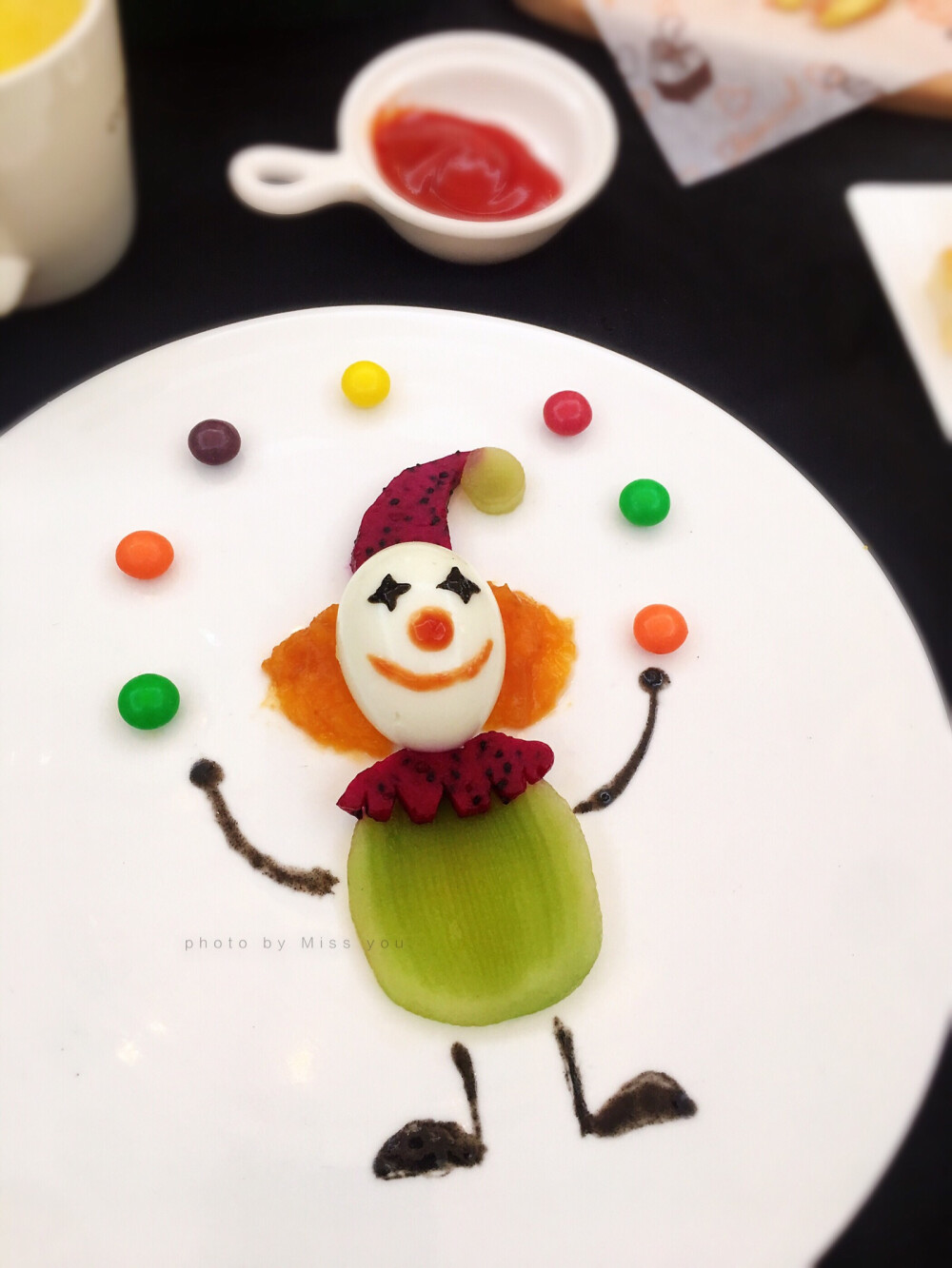 2019-6-23 今日早餐:俄罗斯大马戏 小丑拼盘,南瓜牛奶,薯条 夹心吐司