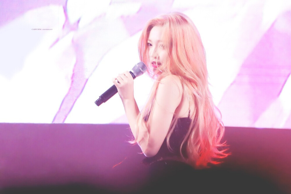 金艺琳用脸杀人了（爆哭）
妹妹染发了回归还会远吗？
cr.Logo 