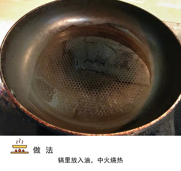 8分钟快手葱油拌面，和我们平时需要炸葱油不同，只用新鲜小葱，翠绿的葱花一撒，热油一泼，好吃疯了！