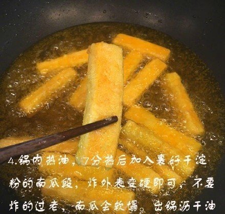 【蛋黄焗南瓜】酥香酥香，沙沙的香软，每一口都好吃到心里去！