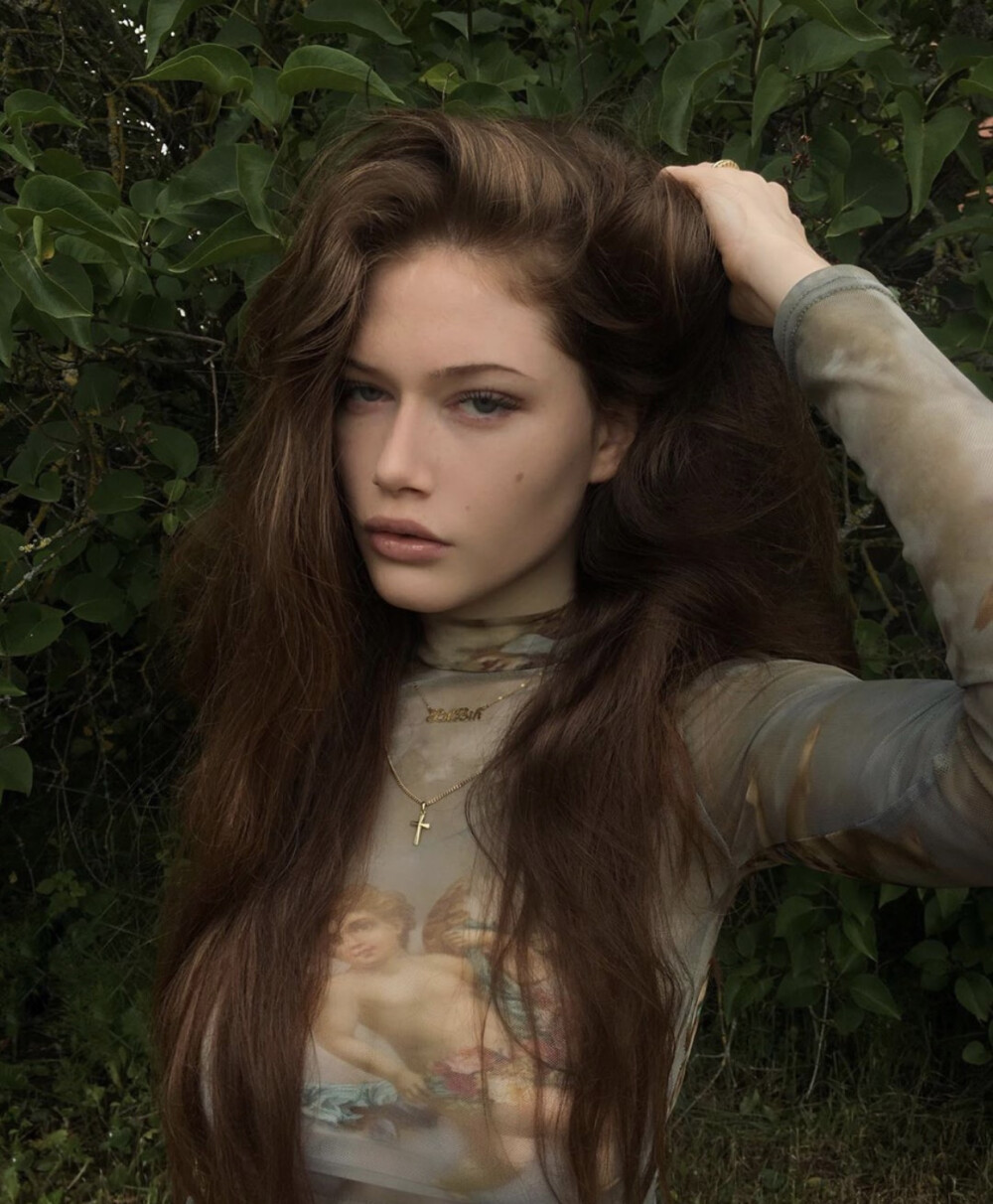 europeanandamericanfemaleheadportrait