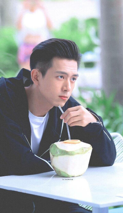 李现韩商言的gif