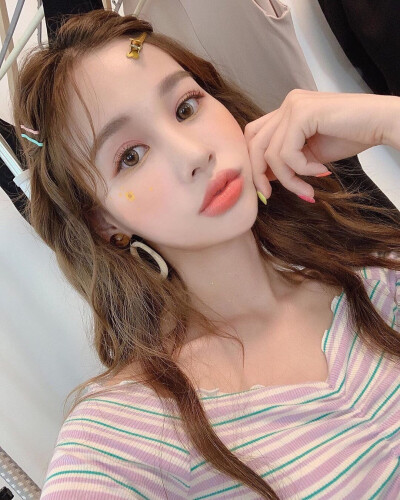 女头 诗梦瑶