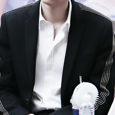 朴灿烈
cr.Glorious Moment