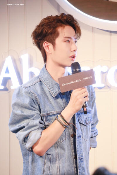 190718 Abercrombie & Fitch 活动
有幸遇见你
cr.Serendipity0805_王一博 微博