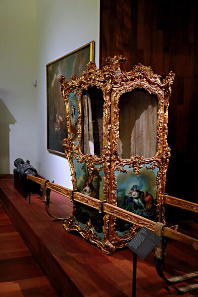 欧洲十八世纪的小轿，西班牙国家考古博物馆藏