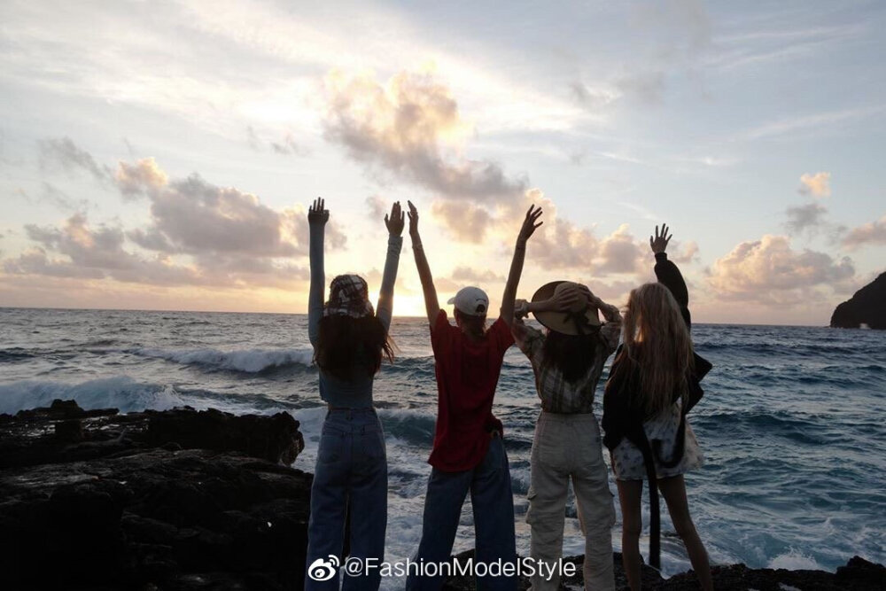 #ROSÉ[超话]#PeaceCeleb Korea Style | BLACKPINK ROSÉ insta夏威夷旅拍更新