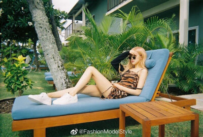 #ROSÉ[超话]#PeaceCeleb Korea Style | BLACKPINK ROSÉ insta夏威夷旅拍更新