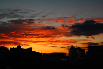 夕阳似血