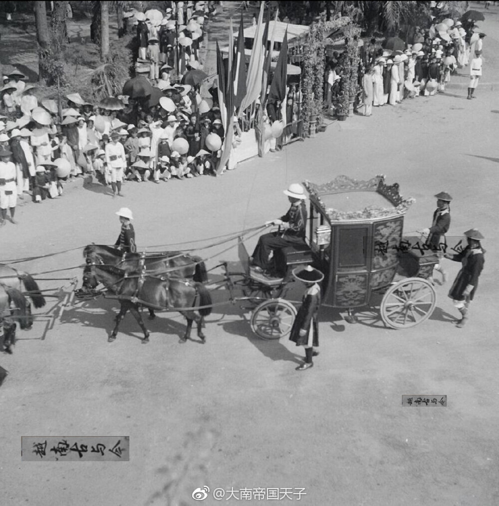 1942年阮朝末代皇帝冬至出顺化大内前往南郊祭天 ​​​