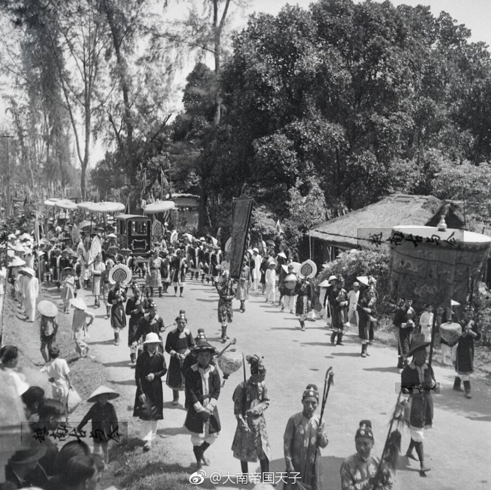 1942年阮朝末代皇帝冬至出顺化大内前往南郊祭天 ​​​