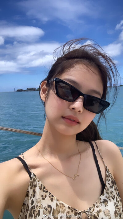 #JENNIE[超话]#PeaceCeleb Korea Style | Jennie insta夏威夷旅拍更新