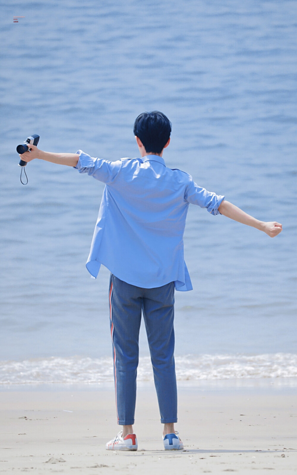 190727厦门
夏天的风，我永远记得
cr.BurgundyRed·肖战 微博