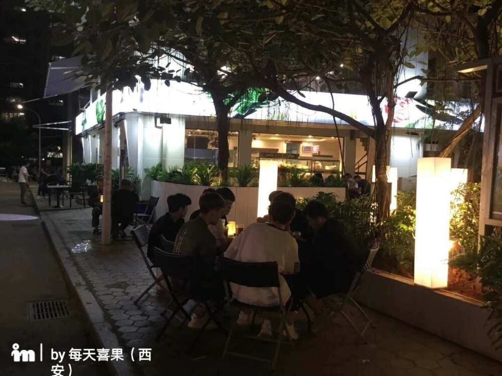 “愿你好运满满 人生易如反掌” ​​​
KlNG W COFFEE
24小时营业
城市不寂寞
我们不期而遇
城市不寂寞
欢快的故事
我们一起编织
福建省厦门市思明区湖滨南路817号109铺
外文图书馆边上，富山女人街