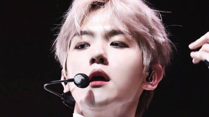 边伯贤x一坨股阿凉自改非自截背景图 禁一切 支持一次性留名 右键矜持别手贱 堆糖可能压缩尺寸抱歉 建议游戏过审后使用（原图：堆糖：九錐大人）