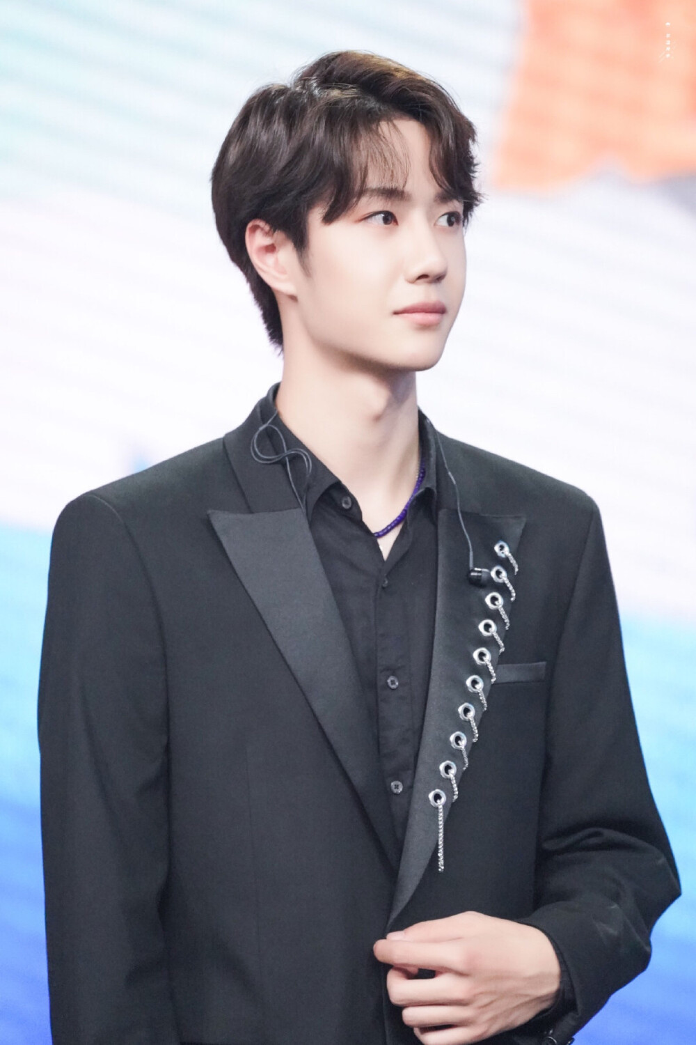 190715《天天向上》11周年 HQ
季节本没有诗意
诗意的是循环往复
cr.半温开水·王一博 微博