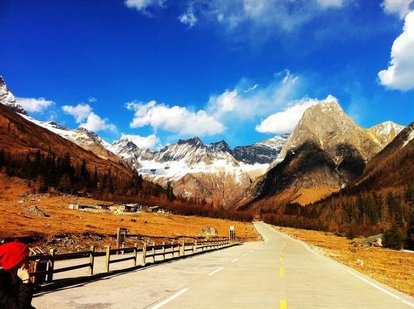 【退休前一定要去过的99个地方——四川四姑娘山】四姑娘是座山，她看似冰冷，却吸引着一批又一批的信徒前往征服。