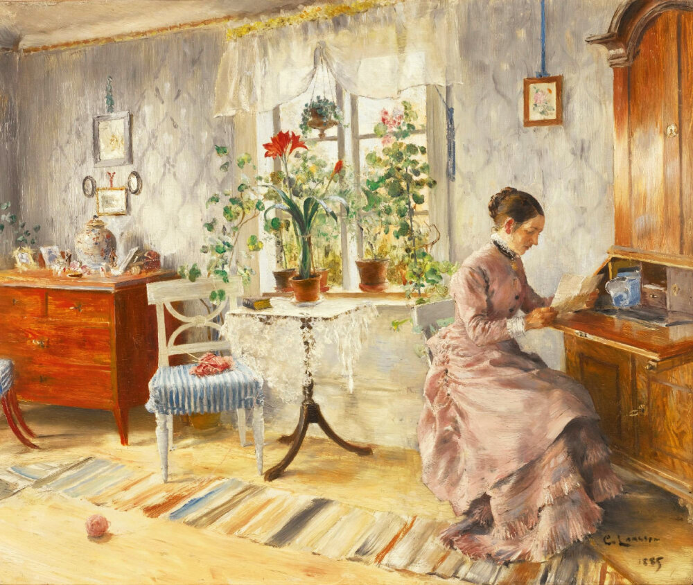 瑞典画家卡尔·拉森（Carl Larsson）终生都在以家庭、妻子和儿女为灵感进行创作，由他呈现在画中的生活，如今被称为“瑞典风格”，是全世界对瑞典、甚至北欧审美想象的源头。时隔百年，我们依然能嗅到画中花艺的清香。 ​​​