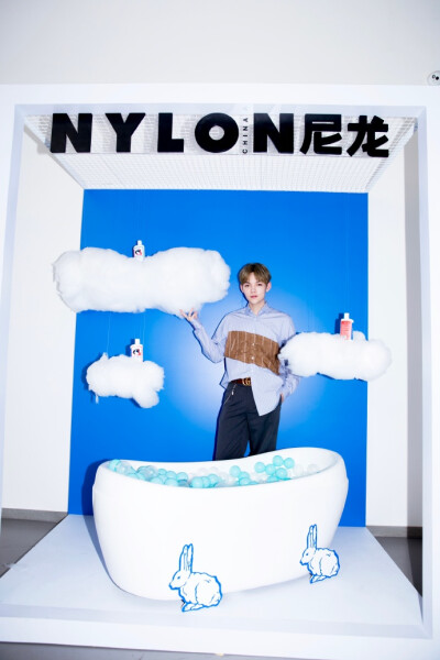 朱星杰
20190523#NYLON_CHINA“#来点孩子气
# 尼龙X气味图书馆X大白兔60周年联名限量款发布午餐会
青草白云间，和尼龙杂志一起回忆童年“孩子气”！