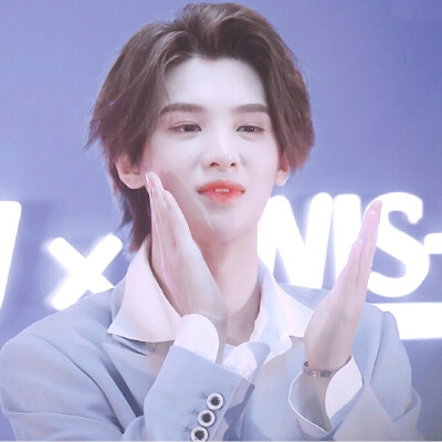 黄明昊