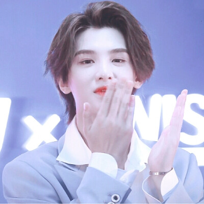 黄明昊