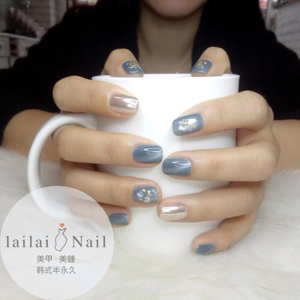 蓝色美甲