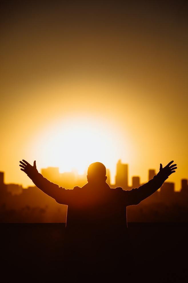 人往往就是这样，一个人的时候是一种样子，好多人聚到一起时完全变成另外一种样子。——陈忠实