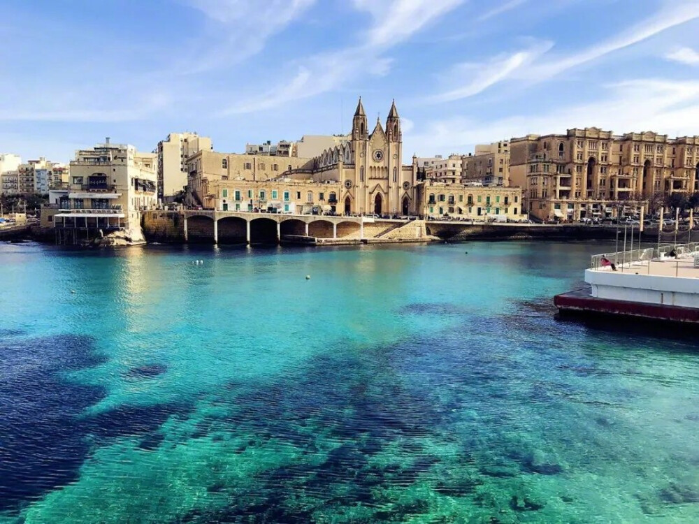 #和环妹一起来旅行# 马耳他一个具有破旧感的城市无论是已经坍塌的蓝窗还是绝美日出日落都给这个小众城市带来了鲜活感