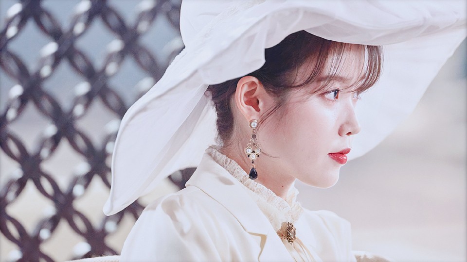 IU.张满月。