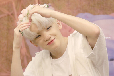 WOOZI/李知勋