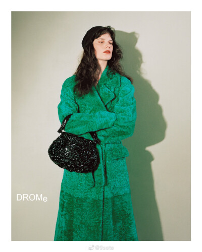 Querelle Jansen @ DROMe F/W 2019 Campaign by Danielle Neu
在描述她的系列时，品牌创意总监Marianna Rosati谈到她受罗马尼亚艺术家Constantine Brancusi的作品启发，捕捉到了女性心灵的神秘和魔力。
于是Marian…