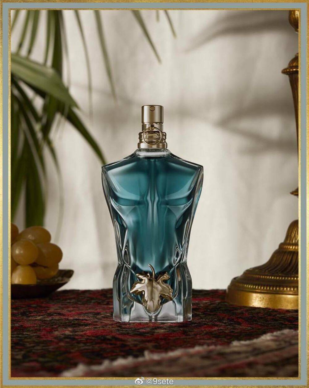 Jean Paul Gaultier “Le Belle” & “La Beau” New Fragrances 2019 Campaign by Jean Paul Gaultier
进入Jean Paul Gaultier的秘密花园，你会看见La Belle和Le Beau之间的情感诱惑，这是Jean Paul Gaultier推出的全新“夫妻”系列香氛广告，超模Daphne Groeneveld & Chris Bunn共同出镜。
“La Belle”: 前中基调分别是活力绿梨、佛手柑和香草，结合起来是一个明亮、令人上瘾不可抗拒的香气。
“Le Beau”: 新鲜而强大的男士淡香，以零陵香豆和椰子香味以及佛手柑的清新香调为特色，适合超性感的男士用来诱人。