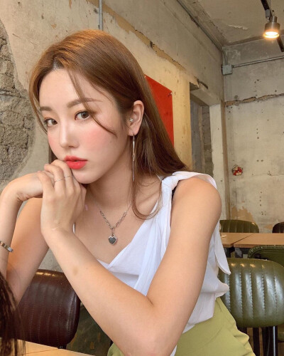 女头 诗梦瑶