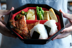 好久没有发便当了，因为没去上班。可是我还有在坚持做便当，因为这开始变成我养家糊口的技能啦欢迎厦门的小伙伴来订购噢，加我微信下单，微信号：ytarot