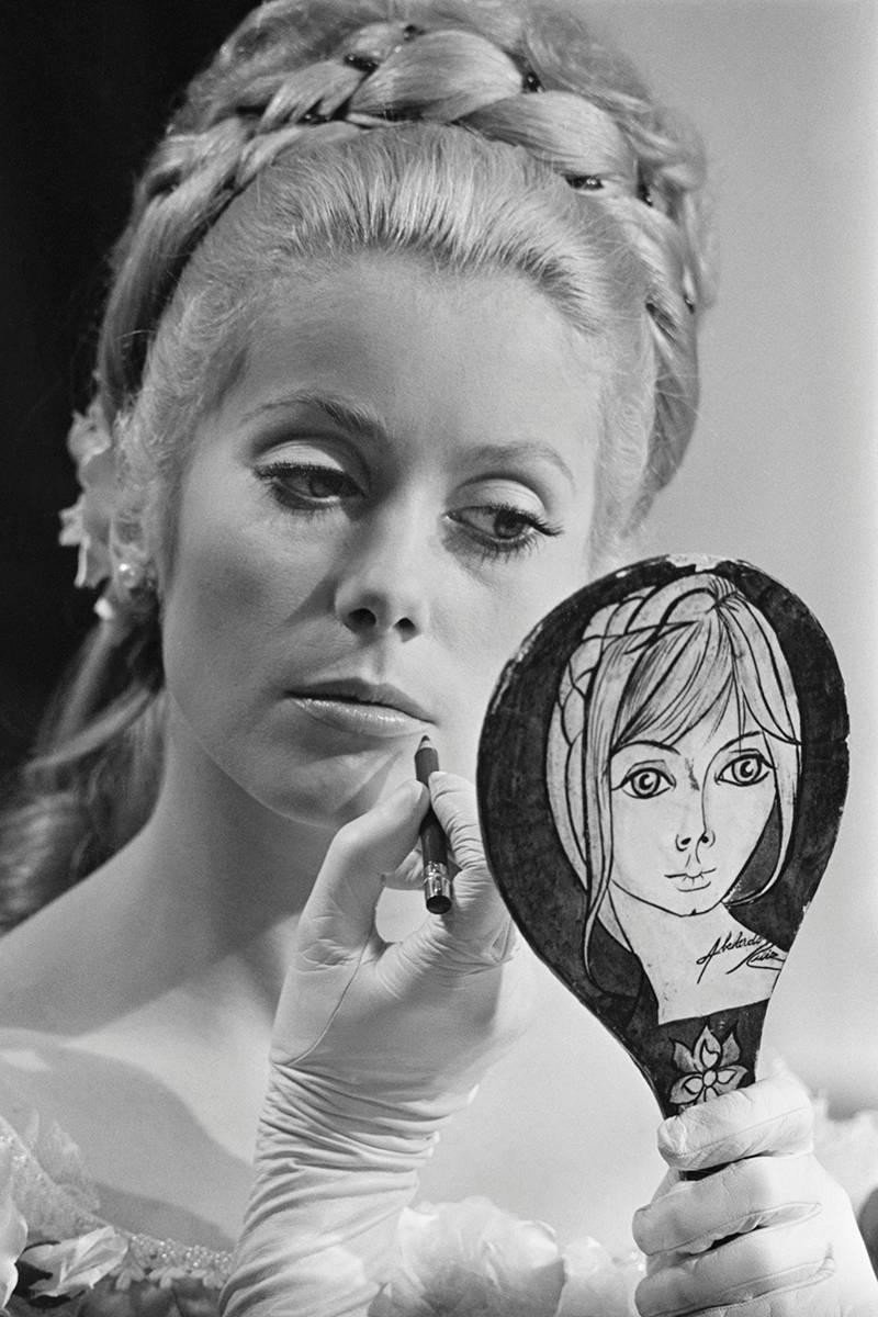 凯瑟琳·德纳芙 Catherine Deneuve
《魂断梅耶林》1968剧照