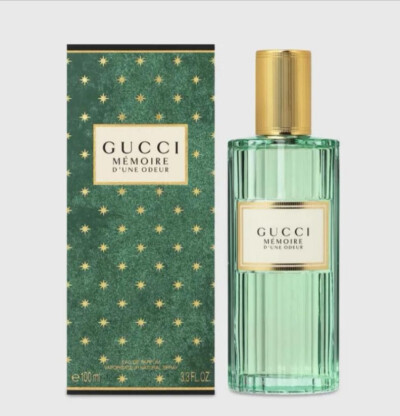 [cp]香水 | GUCCI Memoire D'Une Odeur Gucci推出首款中性香水，由Harry Styles为新香代言，以记忆之旅为主题，重溯记忆中的香氛能量，调制出具有复古风情的全新香调，简单又经典的绿色香水瓶真的很美！
前调：柑橘…