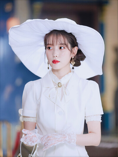 满月社长 ☽⋆ ​|IU 德鲁纳酒店
cr.窥见银河星雾