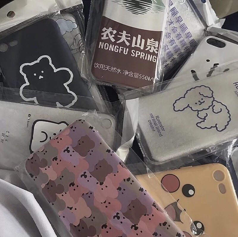 “有一个单词叫BAADER-MEINHOF 这个词能够解释东京初见的烟花 华盛顿大学喷泉背后的雪山 西海岸一号公路上悬崖星空和亨利米勒 还有以往一面之缘爱过的人.” ​​​